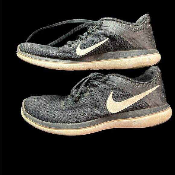Nike women’s Flex Run size 7M black with white trim running shoes pre-owned - Picture 9 of 9